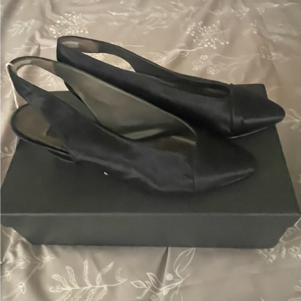 Sesto Meucci Beautiful Vintage Black Fabric Slingbacks